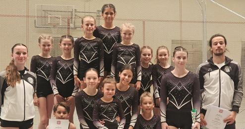 Teambild RTB Pokal 2026 Team des TuS Brauweiler Liestungstrampolin und Talentgruppe präsentieren stolz ihre Medaillen und Urkunden beim RTB -Pokal2025